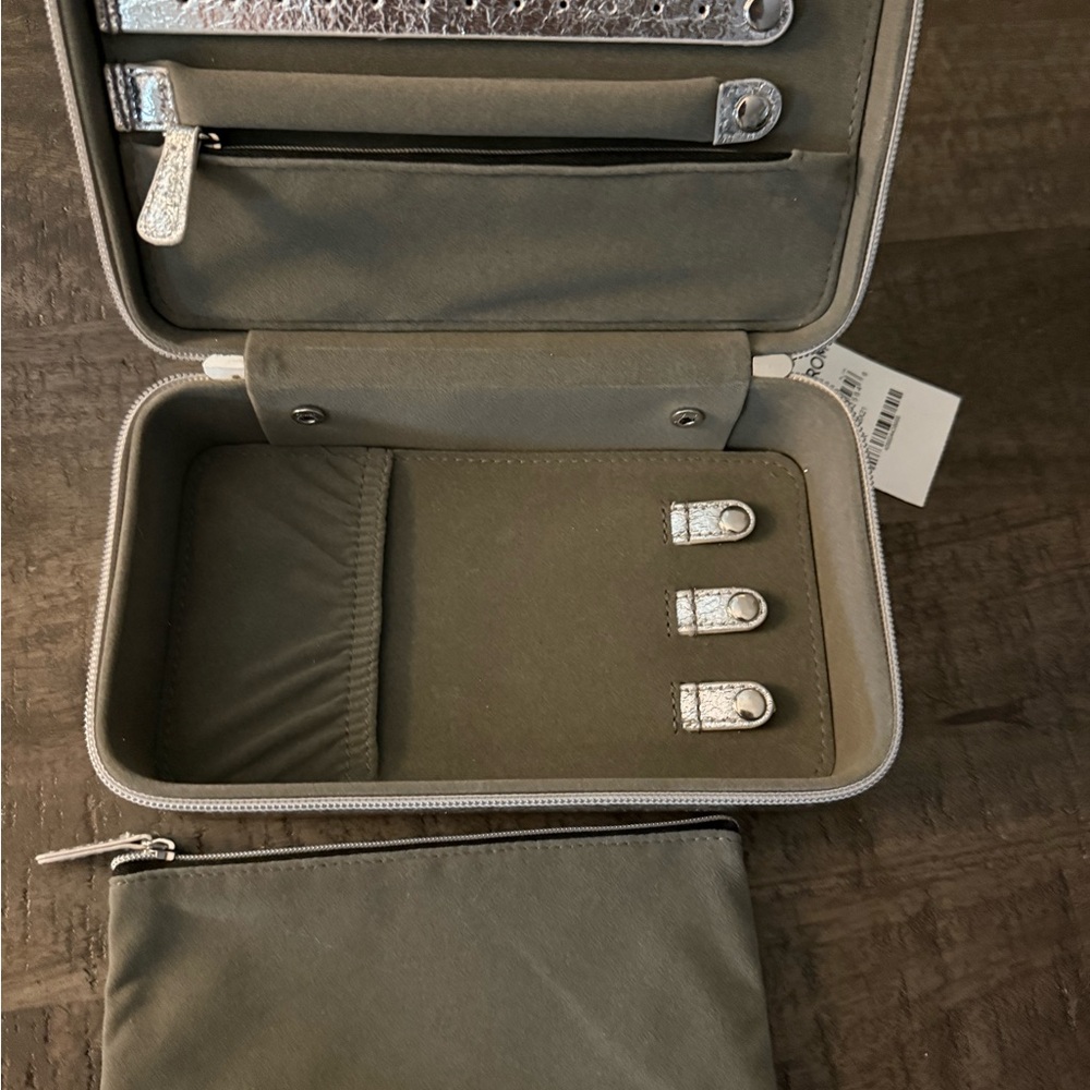 Nordstrom Silver Travel Jewelry and Cosmetic Case w/gray interior. NWT.